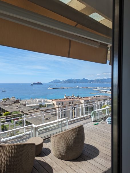 Baie vitrée Nettoyage de vitres avec vue mer Cannes